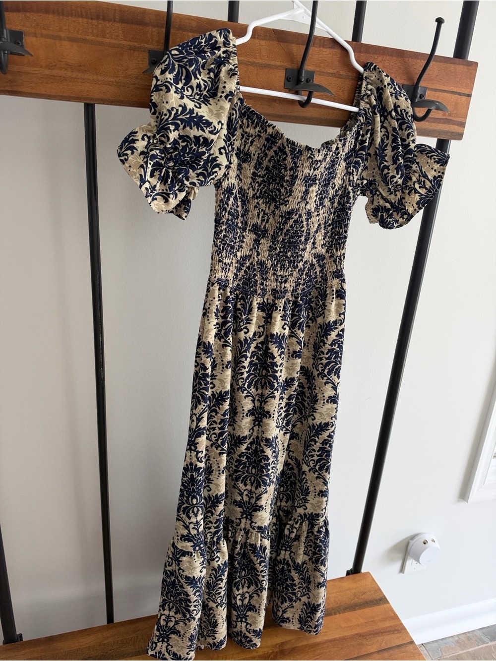 Floral Puff-Sleeve Maxi Dress in Navy and Cream Small